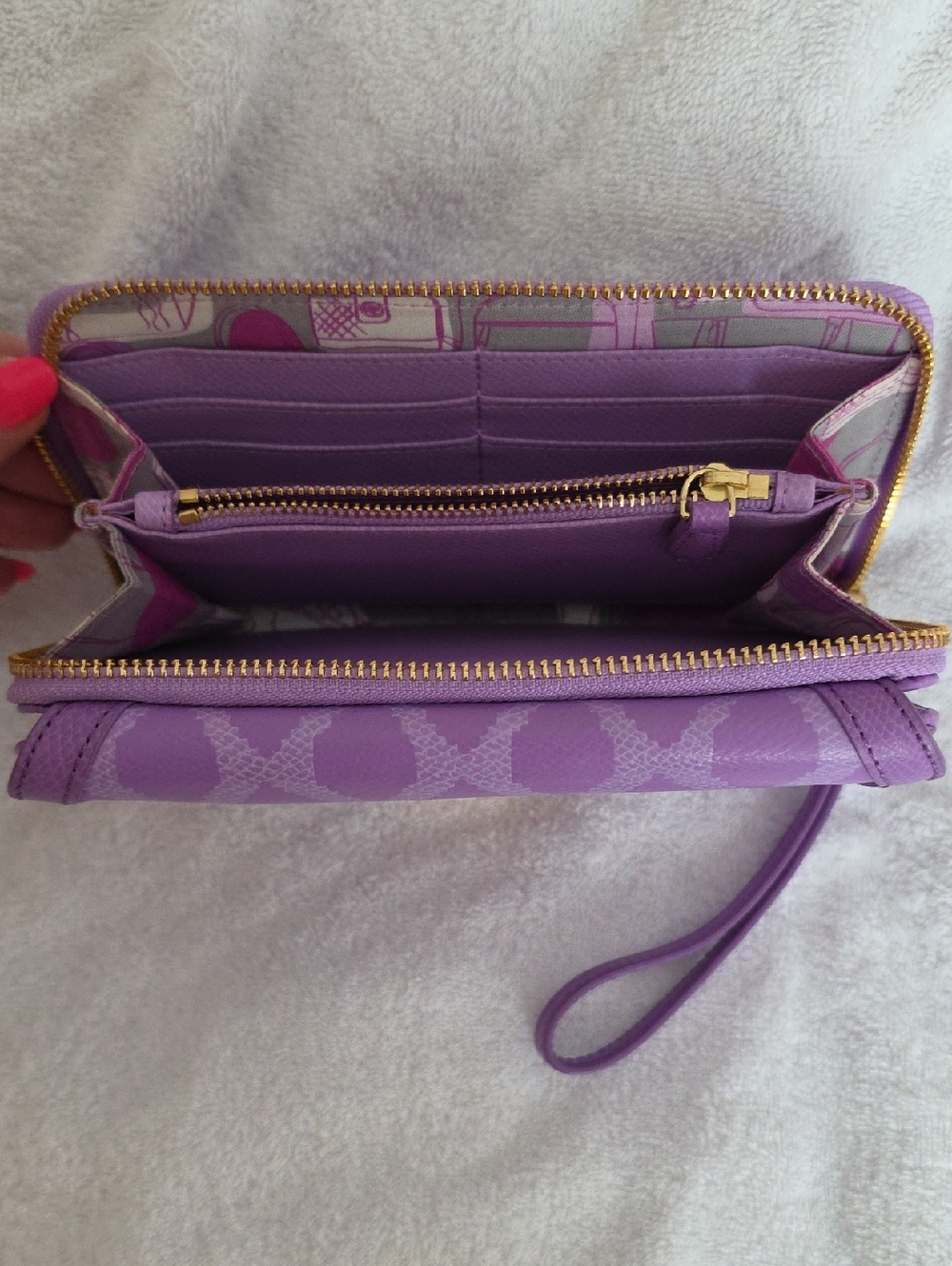 Vera Bradley Lavender Purple Patterned Clutch with Gold Hardware - Picture 4 of 6
